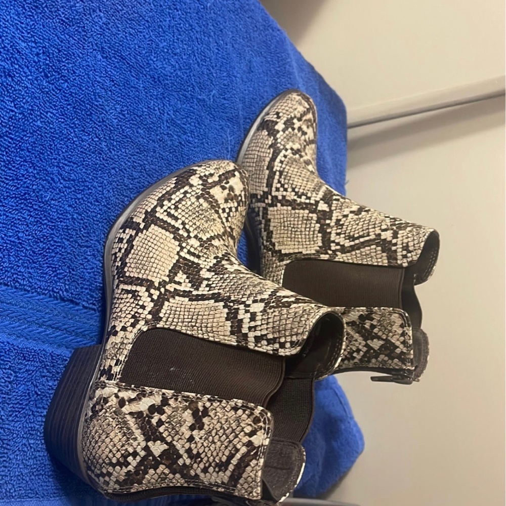 Women's Esprit Tylee Chelsea Booties